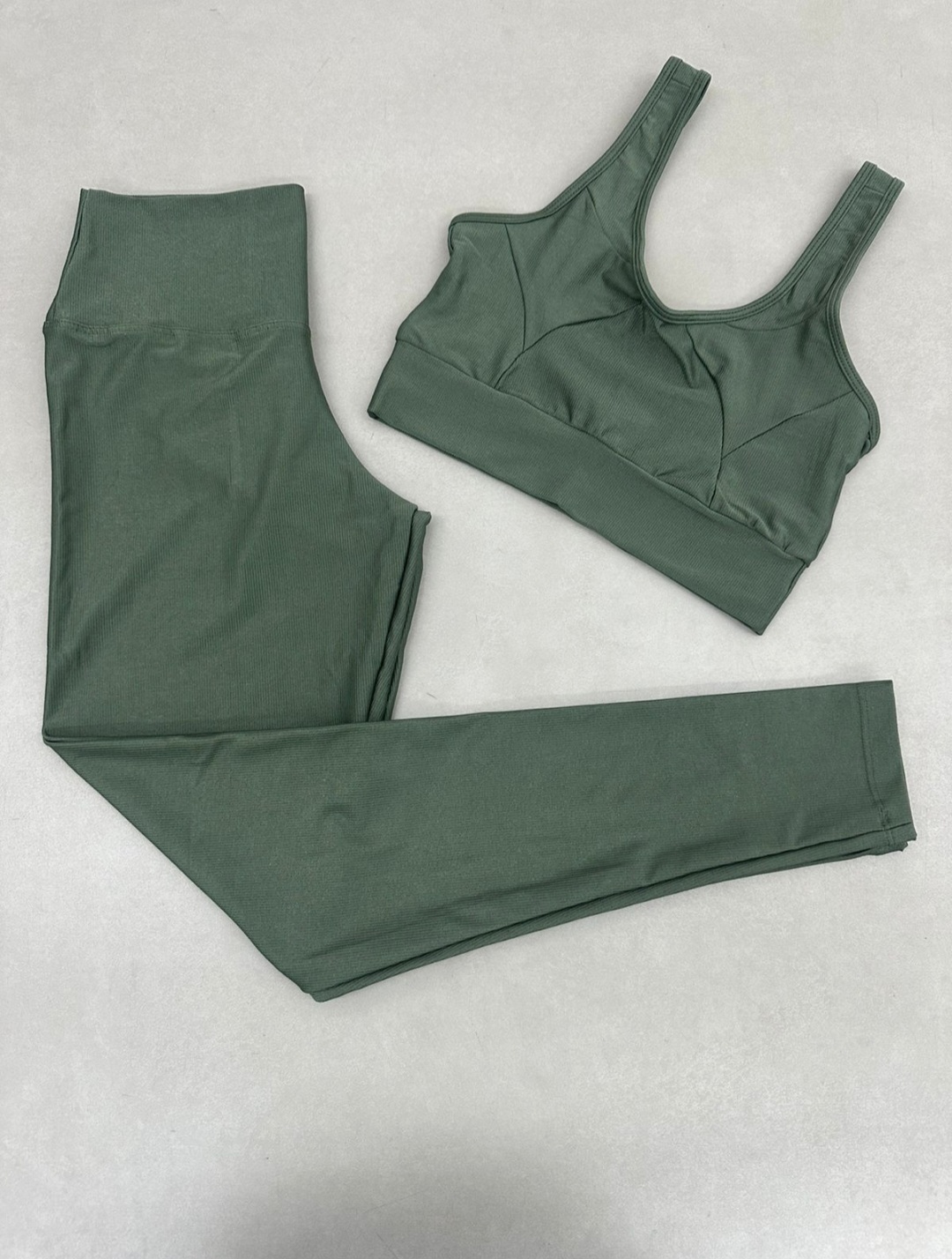 Conjunto Cós Básico de Compressão Verde Militar